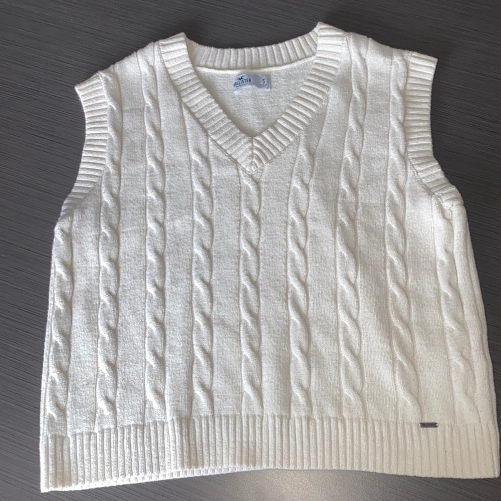 Hollister Oversized Cream Sweater Vest